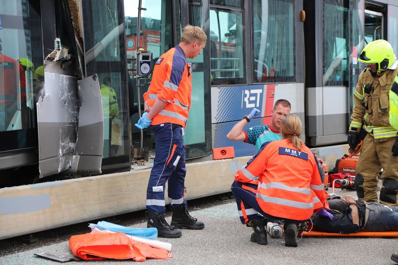 zware trambotsing op Erasmusbrug in Rotterdam